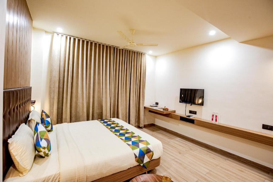 Hotel Nexus Rajkot Ngoại thất bức ảnh