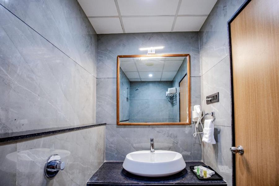 Hotel Nexus Rajkot Ngoại thất bức ảnh